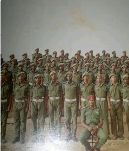 رسم لجنود بالزي العسكري مصطفين في تشكيل | An illustration of uniformed soldiers standing in formation