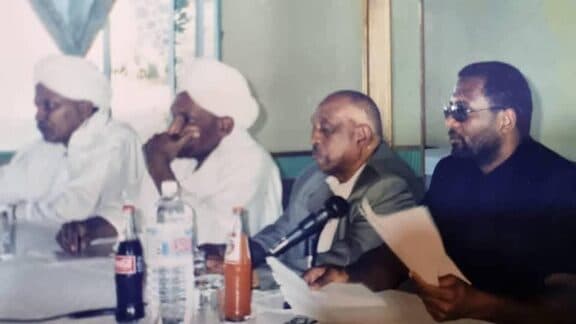 عبد الرحمن الصادق المهدي في اجتماع لقيادات المعارضة | Abdelrahman Al Sadiq Al Mahdi at a meeting of opposition leaders