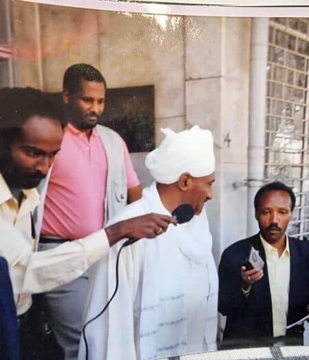 عبد الرحمن الصادق المهدي والإمام الصادق المهدي في لقاء سياسي | Abdelrahman Al Sadiq Al Mahdi and Imam Al-Sadiq Al-Mahdi at a political meeting