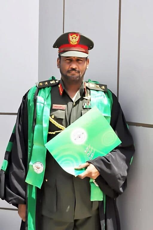 عبد الرحمن الصادق المهدي بزي التخرج يحمل شهادة الدبلوم العالي | Abdelrahman Al Sadiq Al Mahdi in graduation robes holding his higher diploma
