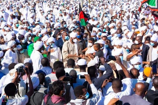 جموع المشيعين في وداع الإمام الصادق المهدي | Mourners gathered for the farewell of Imam Al-Sadiq Al-Mahdi