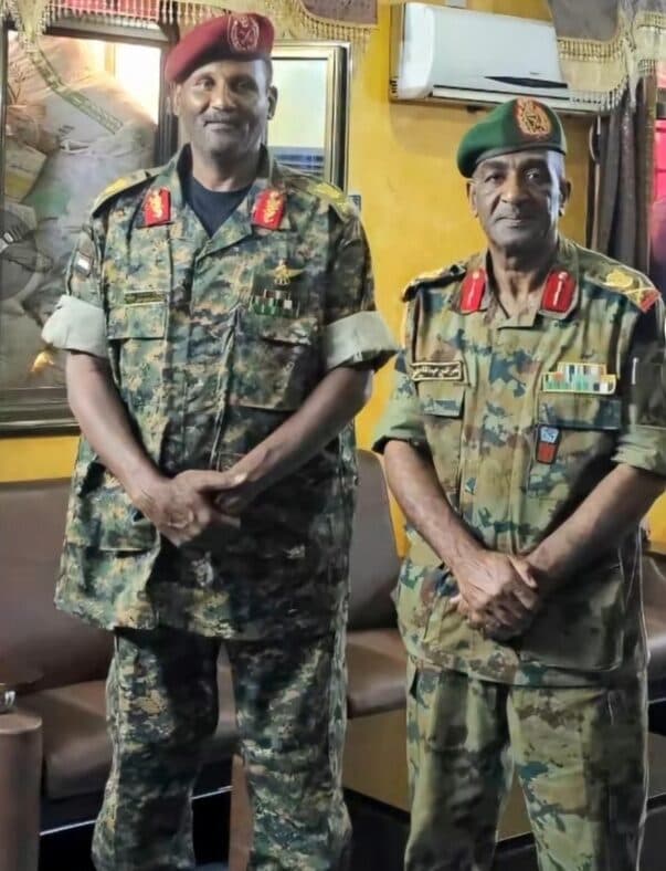 عبد الرحمن الصادق المهدي مع أحد قادة القوات المسلحة | Abdelrahman Al Sadiq Al Mahdi with an armed forces commander