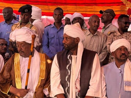 عبد الرحمن الصادق المهدي وسط قيادات الإدارة الأهلية | Abdelrahman Al Sadiq Al Mahdi among native administration leaders