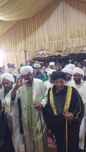 عبد الرحمن الصادق المهدي وسط موكب صوفي | Abdelrahman Al Sadiq Al Mahdi amid a Sufi procession