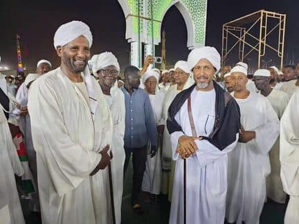 عبد الرحمن الصادق المهدي مع شيوخ الطرق الصوفية في تجمع ليلي | Abdelrahman Al Sadiq Al Mahdi with Sufi sheikhs at an evening gathering