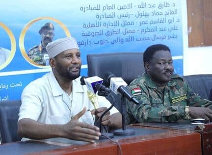 عبد الرحمن الصادق المهدي يتحدث في مؤتمر صحفي إلى جانب قائد عسكري | Abdelrahman Al Sadiq Al Mahdi speaking at a press conference beside a military commander