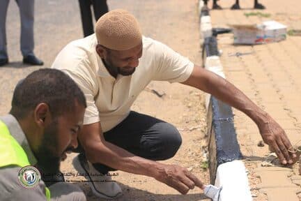 عبد الرحمن الصادق المهدي يشارك في وضع أساس لمشروع إعمار | Abdelrahman Al Sadiq Al Mahdi helping lay the foundation of a reconstruction project