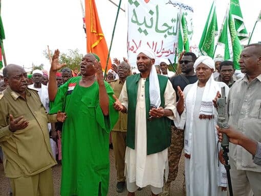 عبد الرحمن الصادق المهدي يشارك في مسيرة مجتمعية | Abdelrahman Al Sadiq Al Mahdi taking part in a community procession