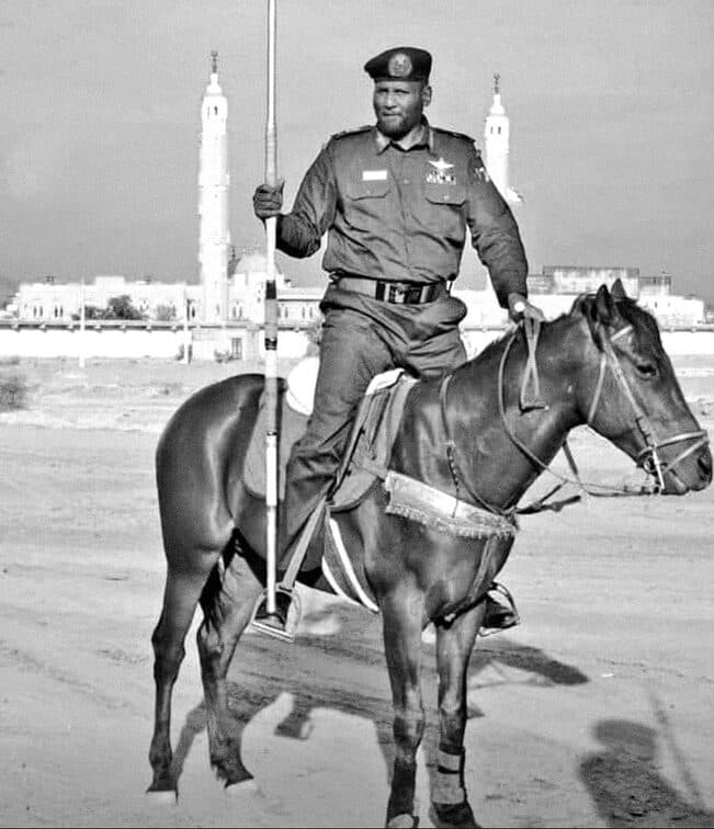 عبد الرحمن الصادق المهدي على صهوة جواد أمام قبة المهدي | Abdelrahman Al Sadiq Al Mahdi on horseback before the Mahdi's dome